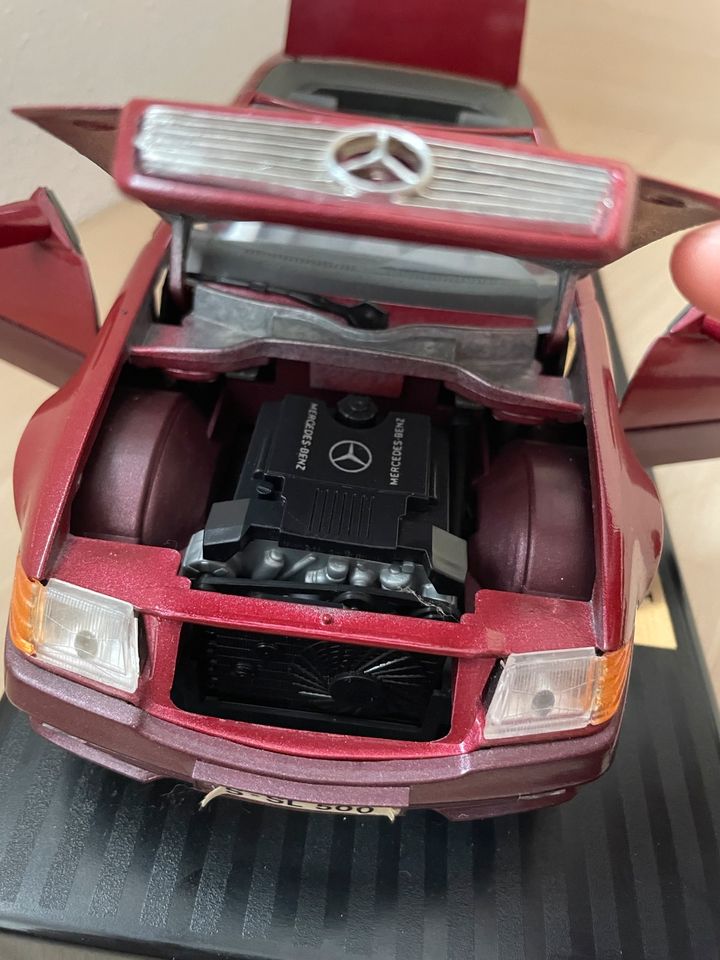 Mercedes-Benz 500SL 1989 1:18 Modellauto Auto weinrot in Pfofeld