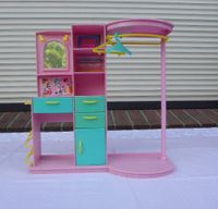 Sindy Puppen-Garderobe für Puppenhaus Pink / Grün 1993 Vintage Schleswig-Holstein - Flintbek Vorschau