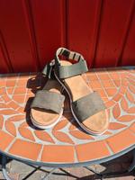 SKECHERS BOBS SANDALEN GR.7/40,5 INKL.VERSAND KHAKI GRÜN MEMORY F Schleswig-Holstein - Süderbrarup Vorschau