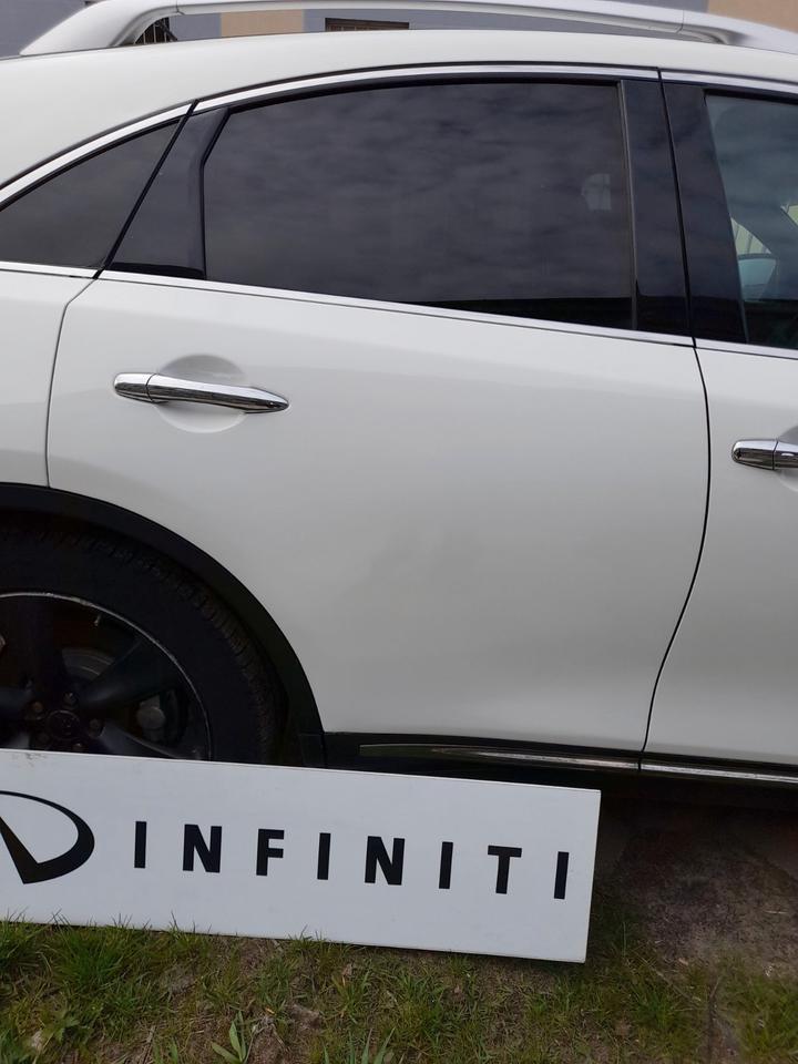 TÜREN VORNE RECHTS UND HINTEN RECHTS INFINITI QX70 FX TÜR in Görlitz