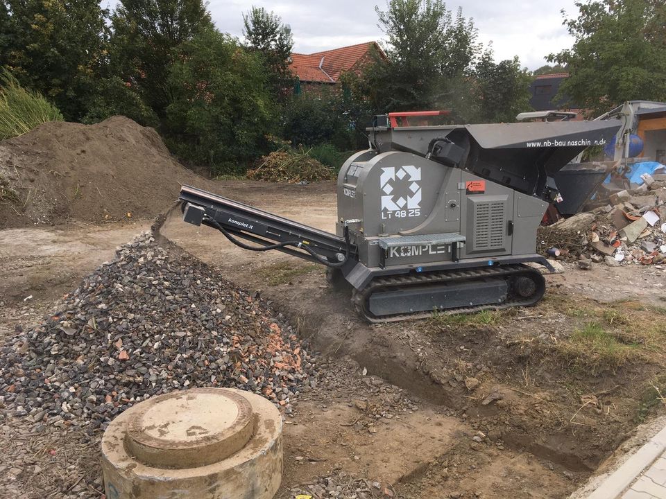 Mobiler Backenbrecher Brecher Schredder mieten Ziegel Beton uvm. in Möser