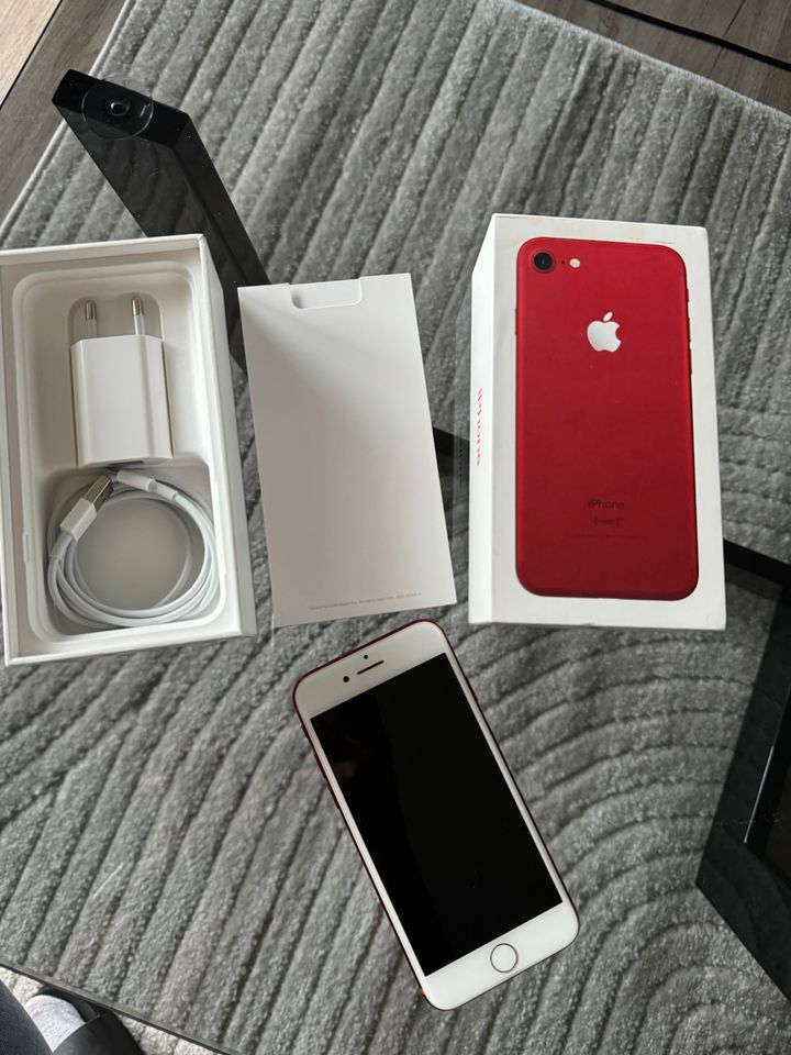 iPhone 7 Product red 128gb sehr guter Zustand in Düsseldorf