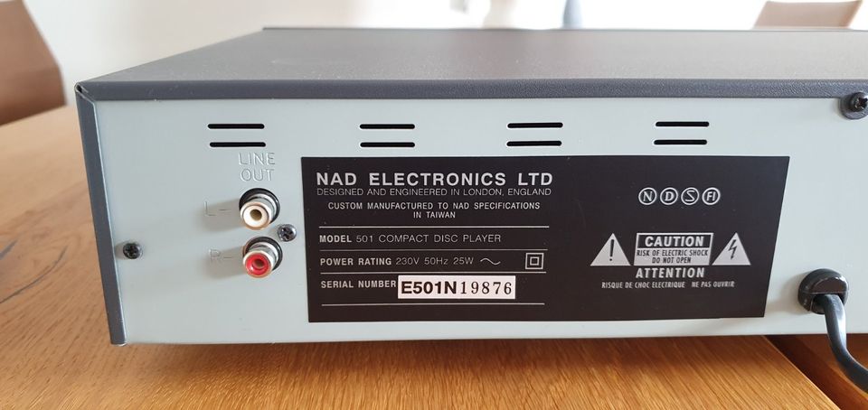 NAD CD Player 501 in grau - Schublade hakt in Neu Ulm