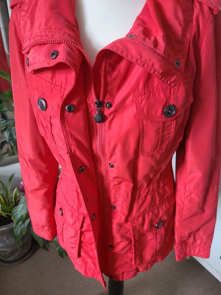 Tommy Hilfiger Jacke Parka Mantel Übergangsjacke rot M in Mainz