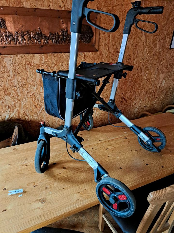 Rollator Schwarz in Rennerod