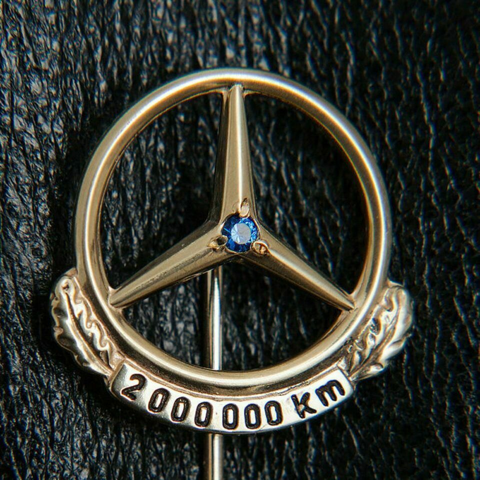 Mercedes Benz 333 8K Gold Pin 2.000.000 - 2000000 Km Poliert Sammler Neuwertig Top Versand Händler DHL Geschenk Echt in Igel