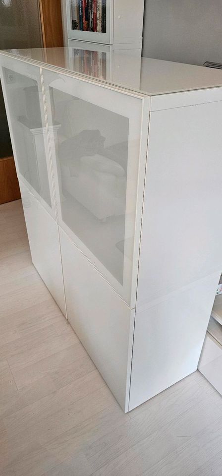 3× IKEA BESTA Vitrine Sideboard Schrank Hochglanz weiß Glasplatte in Bochum