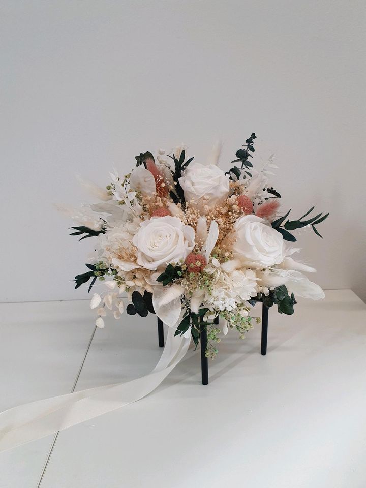 Brautstrauß Infinityrosen Trockenblumen Hochzeit in Zirndorf