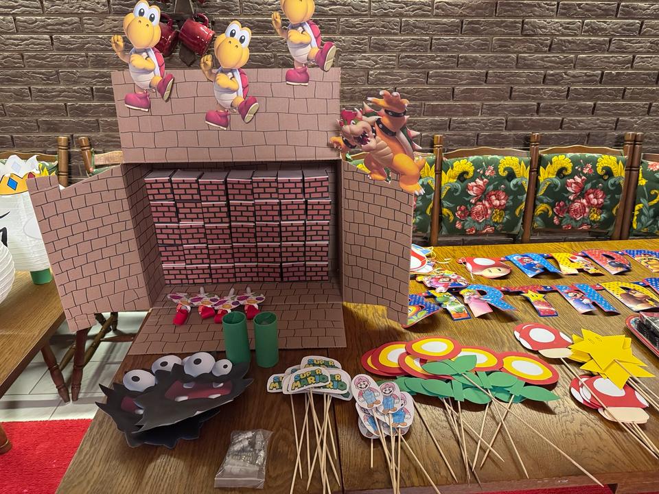 Super Mario Geburtstagsdekoration incl Kostüm und Spiele in Kassel