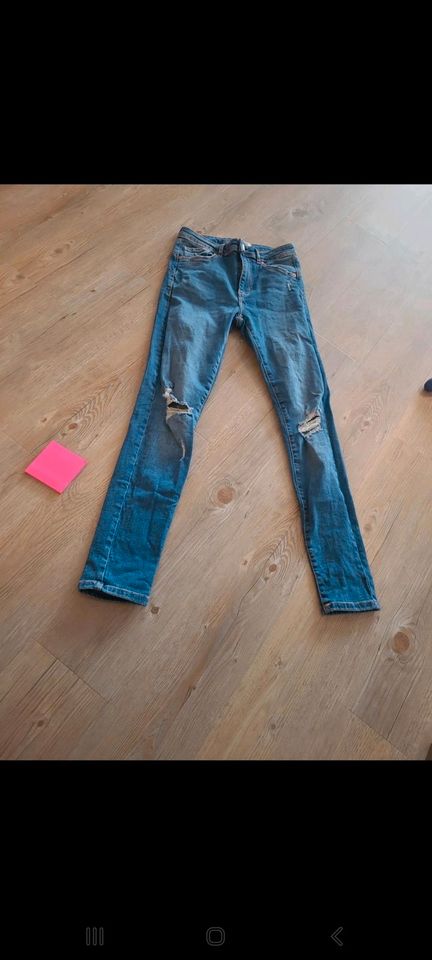 Jeans mit löchern in Augsburg