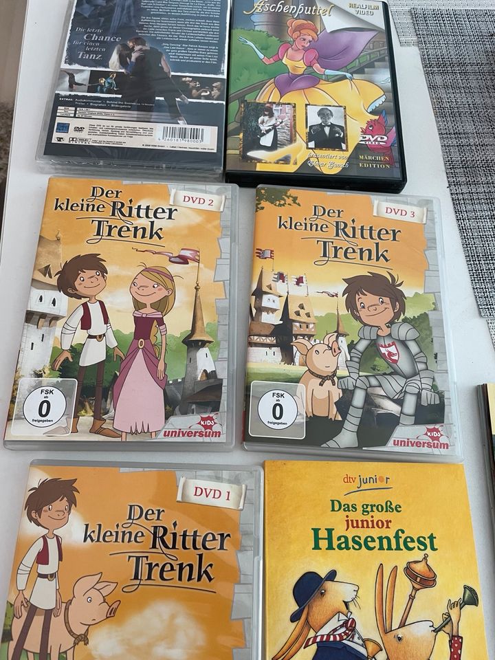 Spielhaus Zelt Kinderbücher Spielzeug Becher in Oberursel (Taunus)