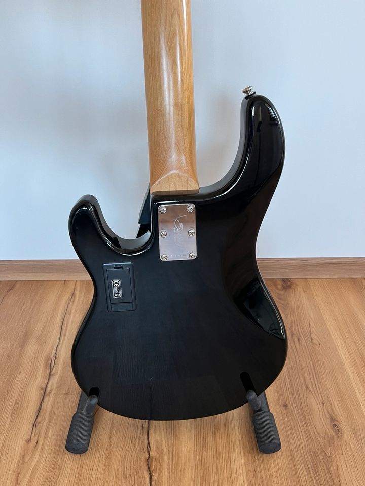 Sterling by Music Man S.U.B. Sting Ray 5 - Schwarz in Uettingen