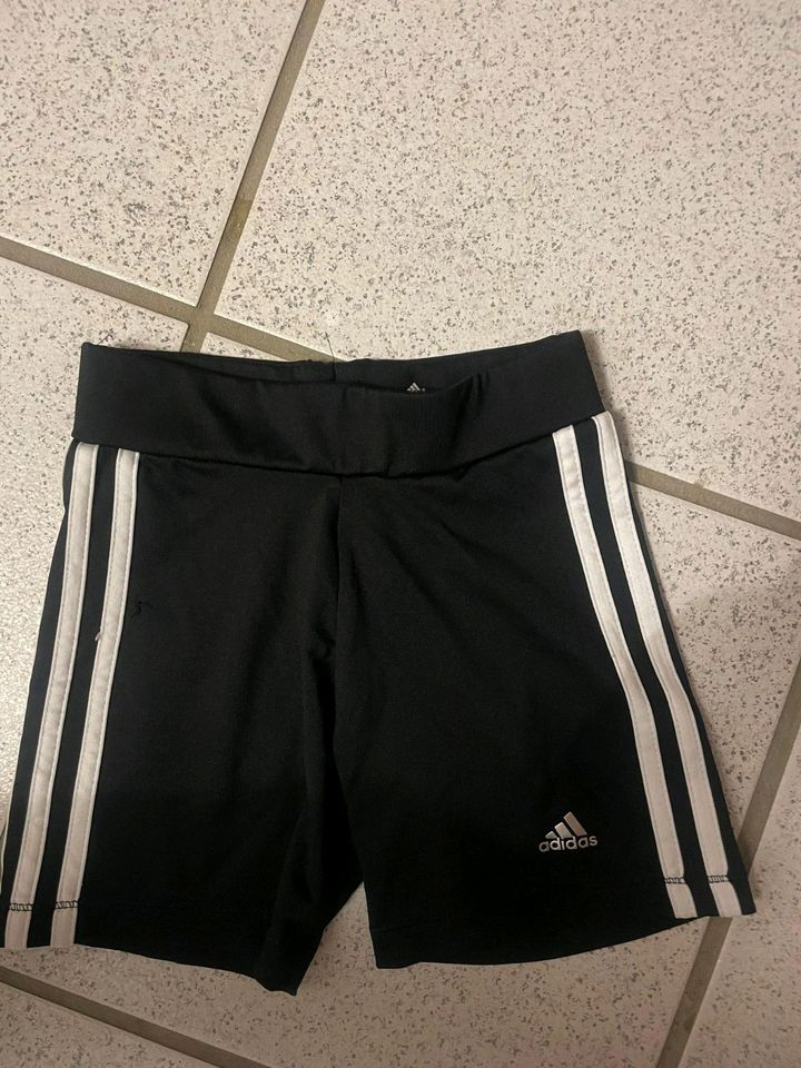 Adidas Sport Hose gr 140 in Mutterstadt