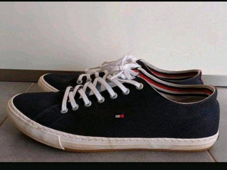 Tommy hilfiger Sneakers, gerne Preisvorschläge?! in Meckenbeuren