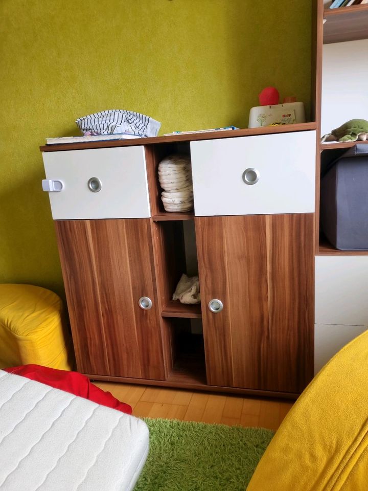 Schrank fürs Kinderzimmer in Niederkassel