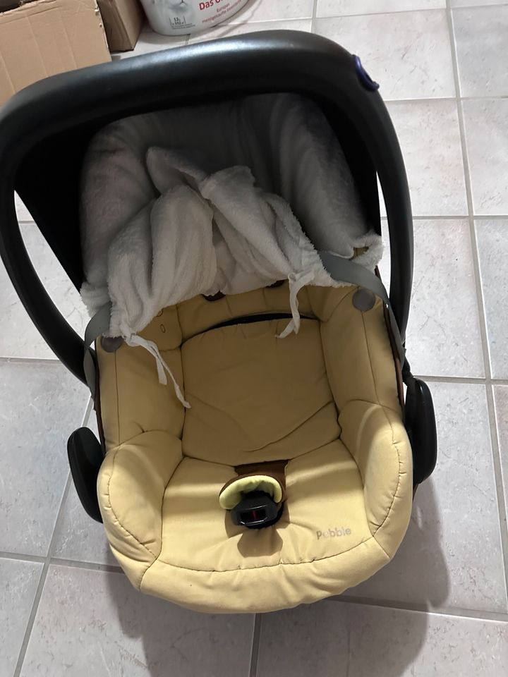 Maxi Cosi Babyschale pebble plus super Zustand in Lippstadt