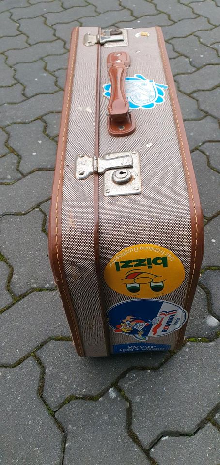 Retro Vintage Koffer mit Aufkleber, Oldtimer 55x35 cm Deko in Bendorf