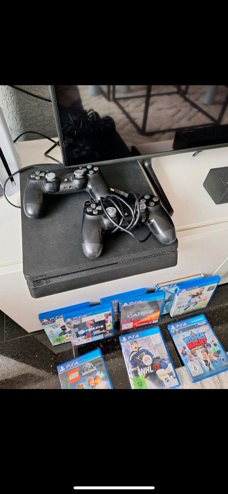 PlayStation 4 mit Controllern und 9 Spielen in Dortmund