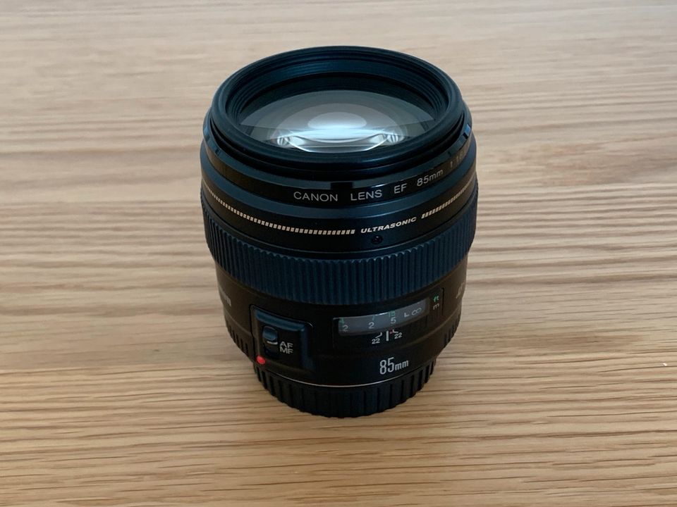 Canon EF 85mm f/1.8 USM mit ES-65II ; sehr guter Zustand ; in OVP in Bremen