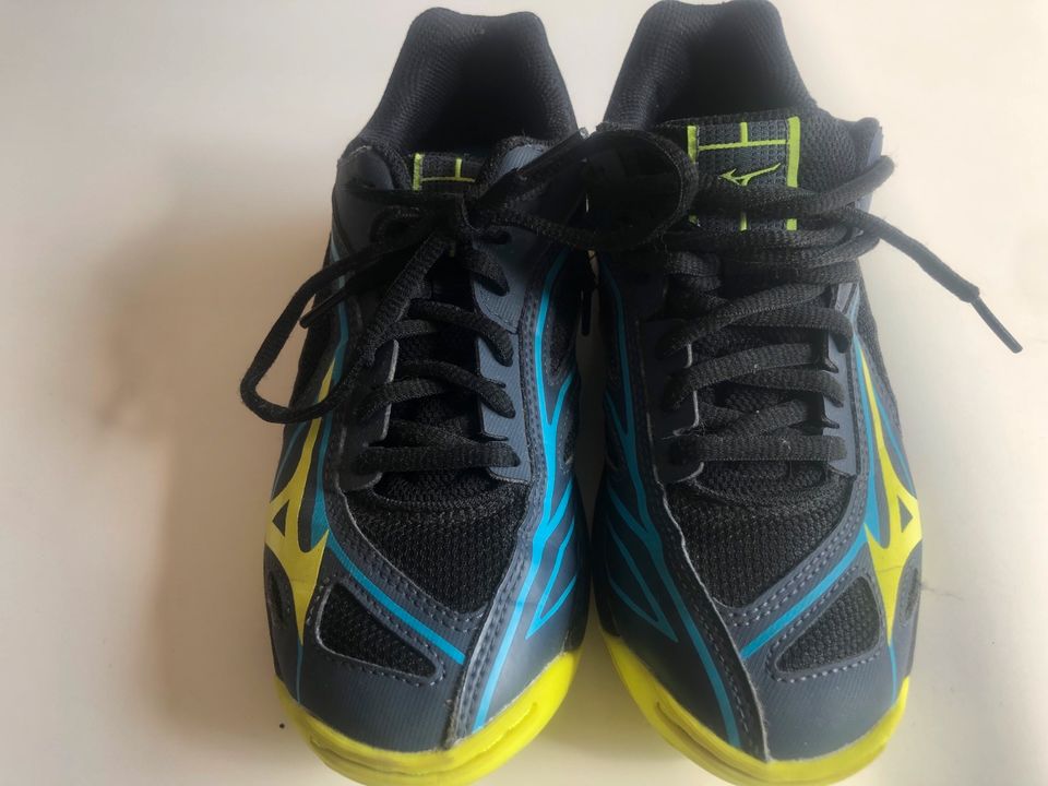 niet verwant Medic datum Mizuno Unisex Mirage Star 2 Jr Sneakers Größe 34,5 in Schleswig-Holstein -  Norderstedt | Gebrauchte Kinderschuhe Größe 34 kaufen | eBay Kleinanzeigen  ist jetzt Kleinanzeigen