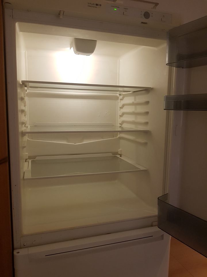 Kühlschrank, Gefrierschrank Kombi KG-37F00/03 in Nürnberg (Mittelfr)