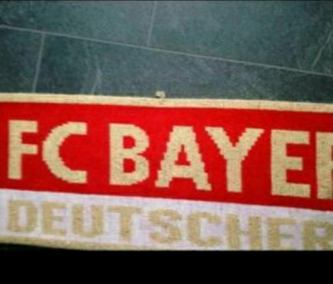 Schal von " FC Bayern München" in Löderburg