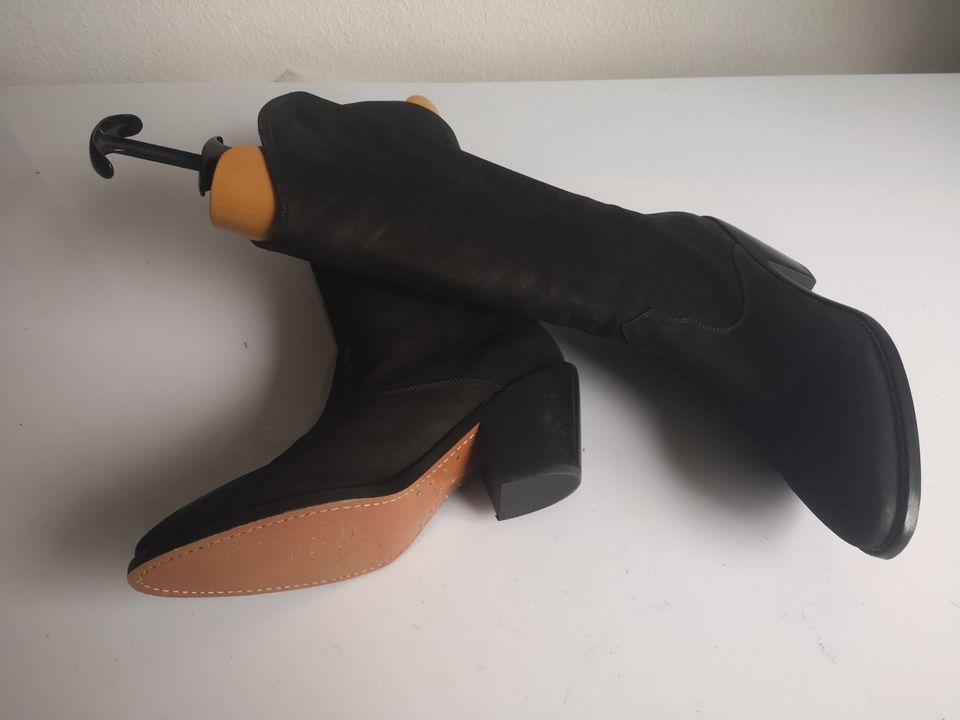 Damen Schuhe Stiefel Boots Chloé Gr 41 schwarz Veloursleder in Erkrath
