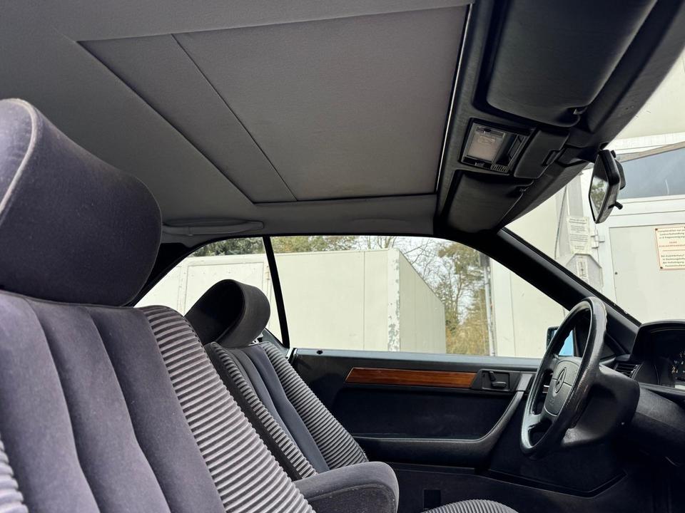 Mercedes Benz E 220 Coupe Automatik Oldtimer in Mainz