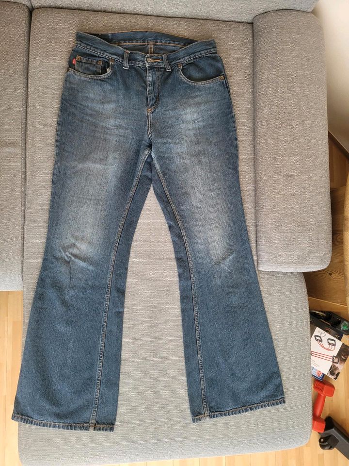 Damen Jeans Mustang Levis Cecil Gr 30 und 31 in Straelen