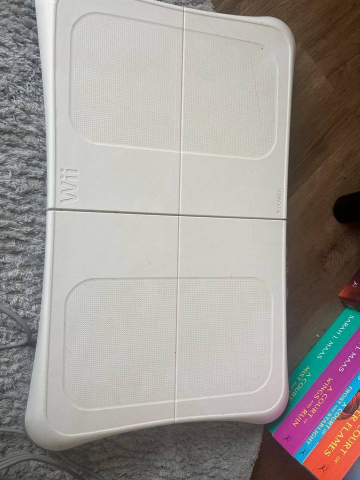 Wii Konsole, 2 Fernbedienungen, Balance Pad in Centrum