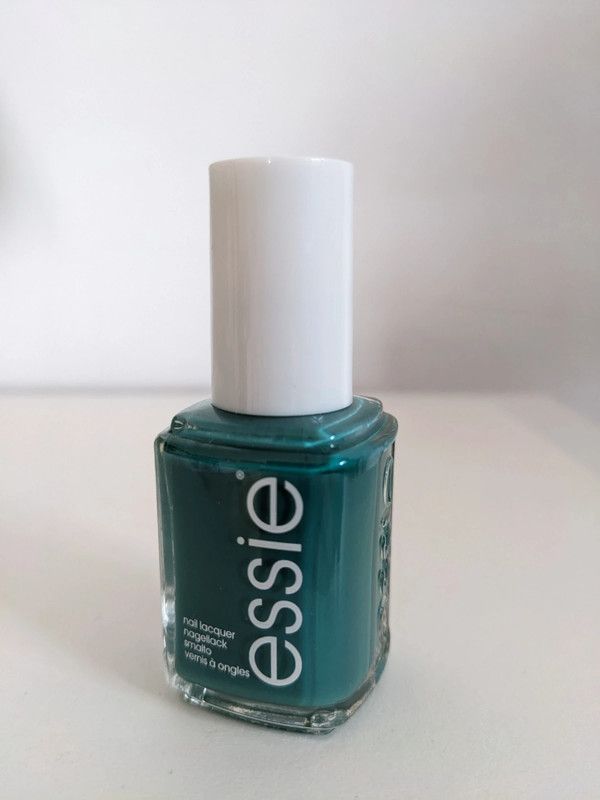 Essie Nagellack (Un)guilty pleasures 894 in Reppenstedt