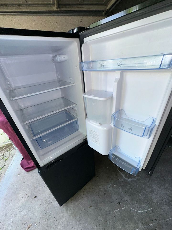 Kühlschrank 2 Jahre alt in Bonn