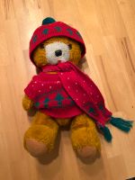 Teddy Bär mit Bommel Mütze Schal Shirt Rot Tannenbaum Hessen - Großenlüder Vorschau