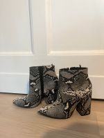 Spitze Stiefel Stiefelette Schlangenmuster schwarz weiß grau 38 Berlin - Köpenick Vorschau