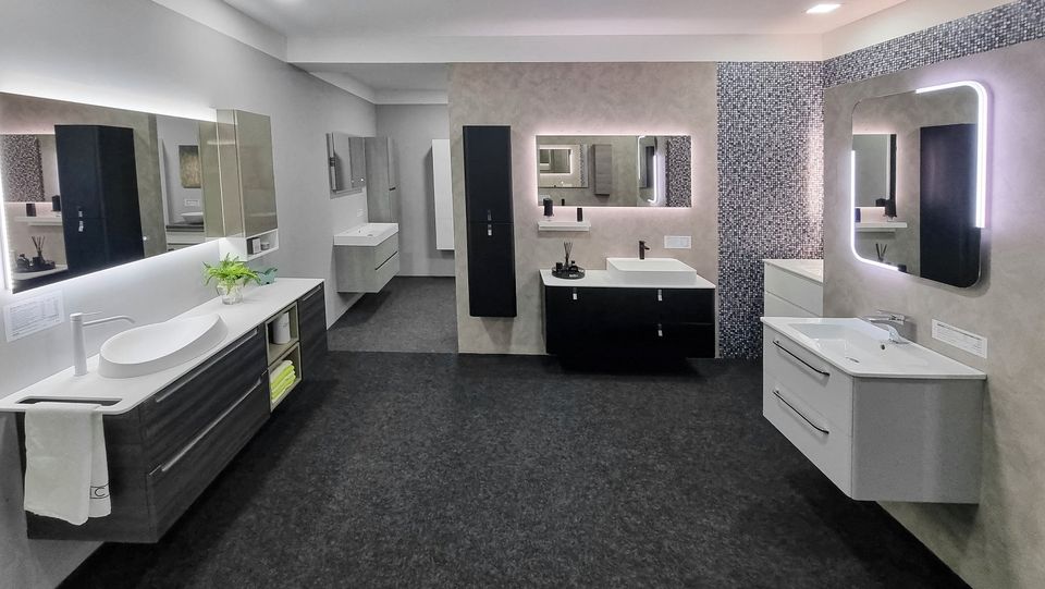 Keramik Stand WC mit Spülkasten Toilette bodenstehend + WC Sitz 379,- €* in Bad Essen