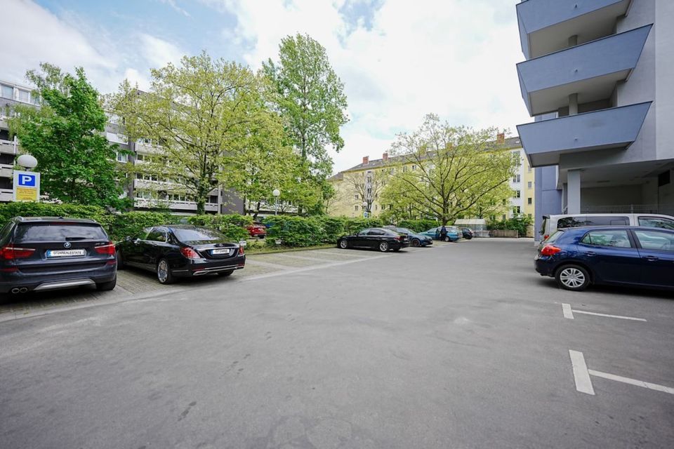 Helle 2 Zimmer Wohnung in Berlin-Wilmersdorf, Adenauerplatz in Berlin