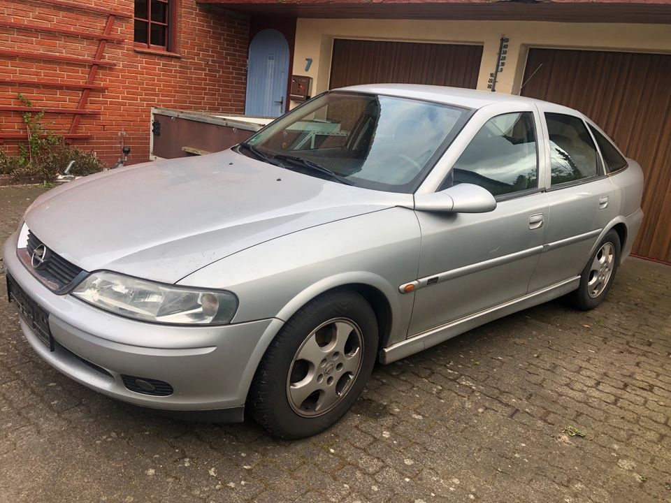 Opel Vectra 1.6 l in Trappenkamp