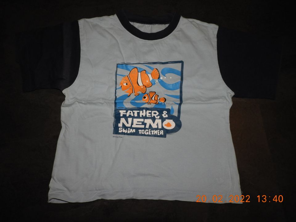 hellblaues T-Shirt mit Nemo Gr. 104 / 110 von Disney in Berlin