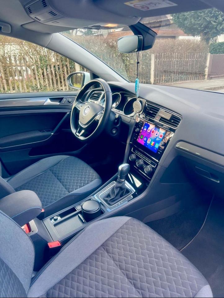 Volkswagen VW Golf VII 1.5 TSI JOIN Navi Bluetooth RearView in München