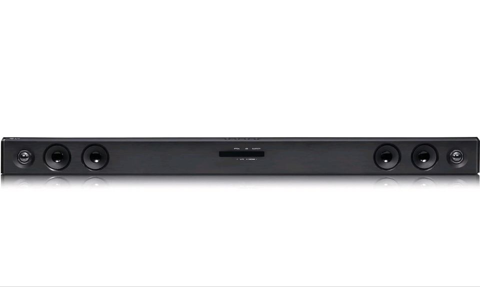 LG LED 4K UHD TV 55", LG SJ3 Soundbar, Hama Rear-Surround in Unterschleißheim