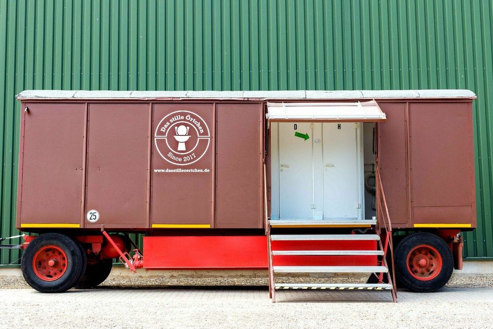 Verleih von Toilettenwagen mit Abwassertank in Vettweiß