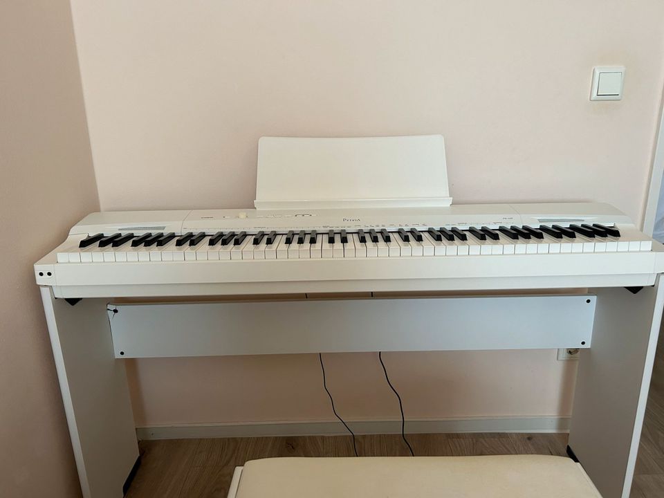 Casio Piano in weiß in Hamburg