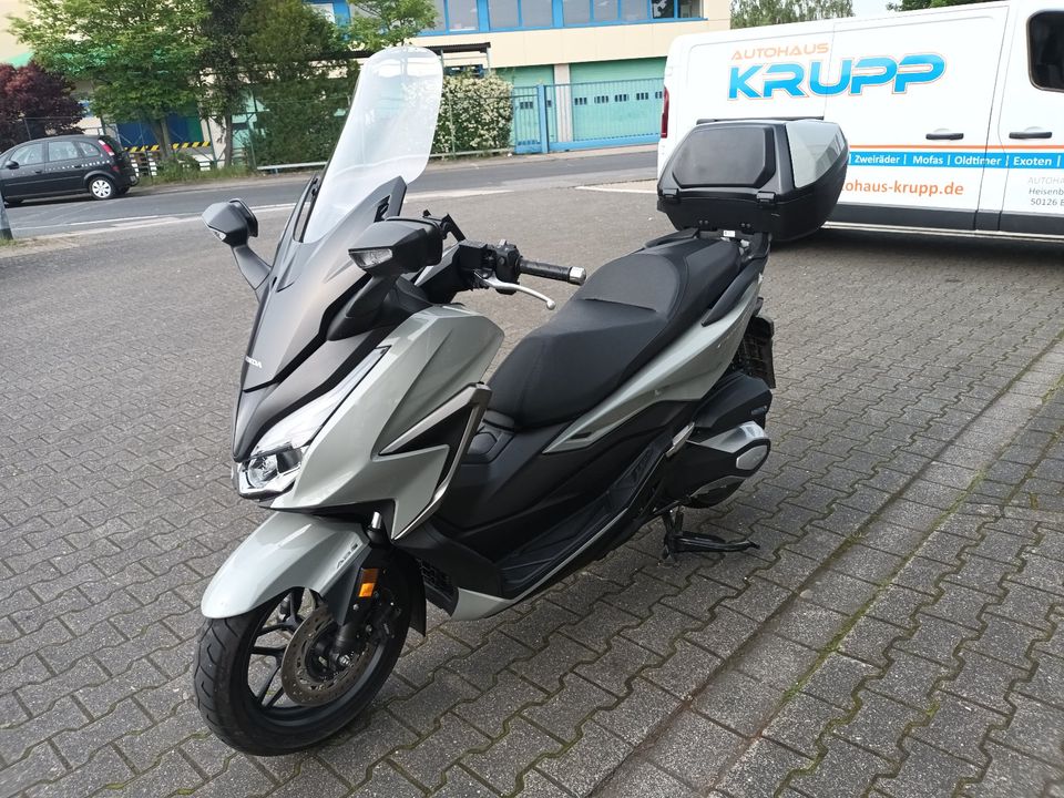 Honda Roller Forza 350 NF10 NSS350A grau schwarz TÜV Neu Topcase in Bergheim