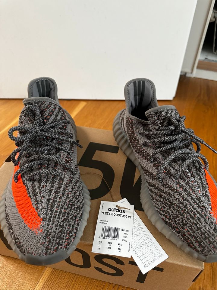 Yeezy Boost 350 V2 Beluga 45 1/3 in Stuttgart