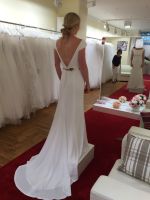 Schmal geschnittenes Brautkleid pronovias gereinigt Nordrhein-Westfalen - Korschenbroich Vorschau