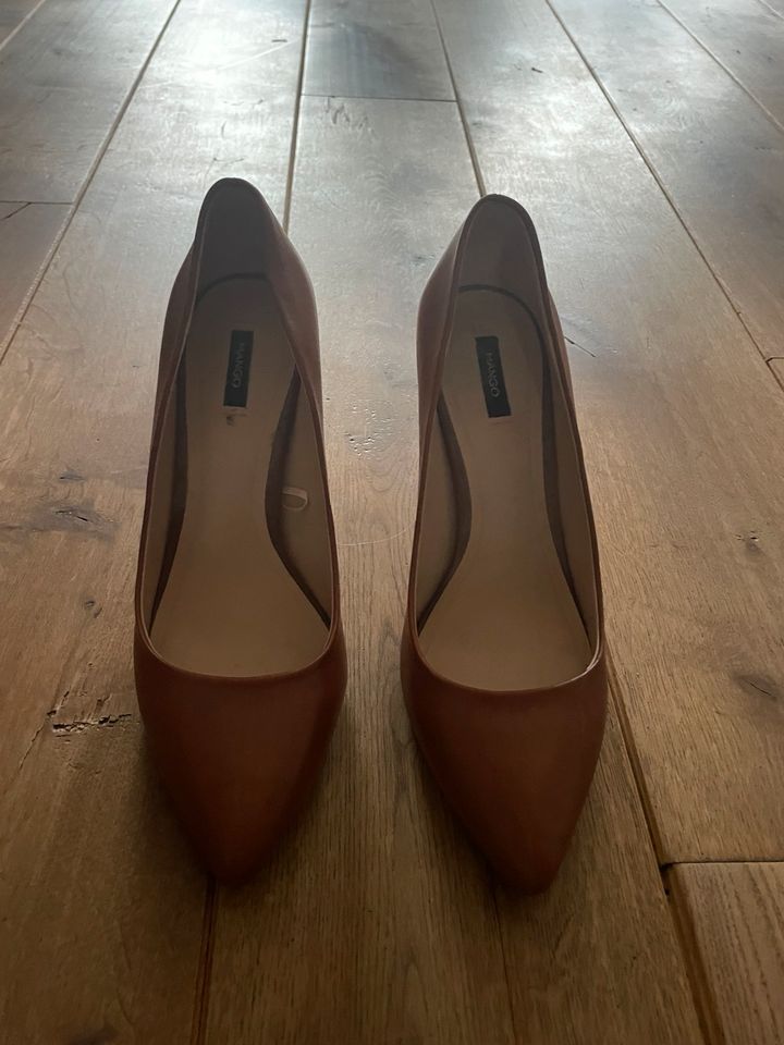 Mango Pumps High Heels hoher Absatz Gr 38 Farbe: camel in Essen