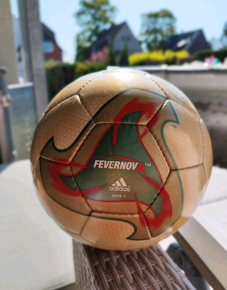 OMB Adidas Fevernova 202.G2H  WM 2002 Official Match Ball in Oer-Erkenschwick