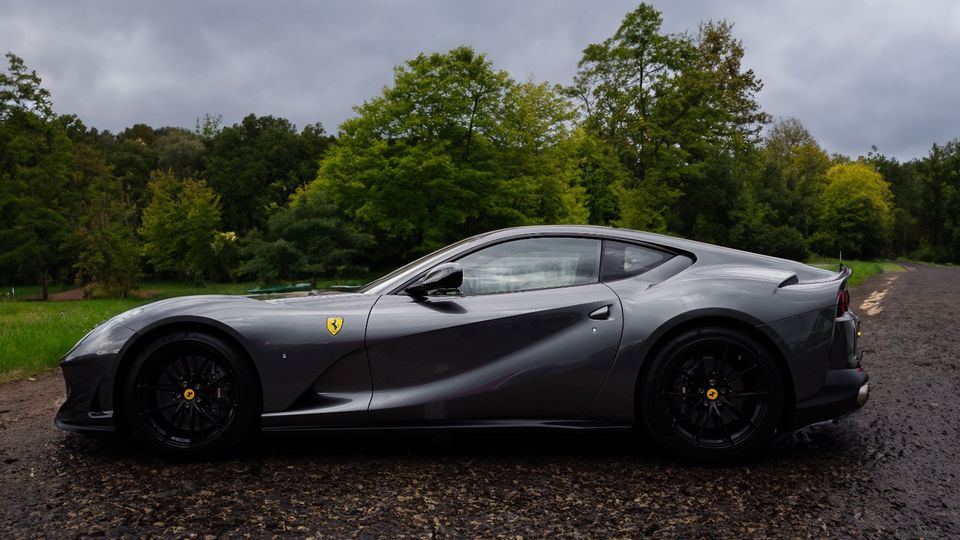 Ferrari 812 Superfast mieten 800 PS V12 Sportwagen Exot Berlin in Berlin