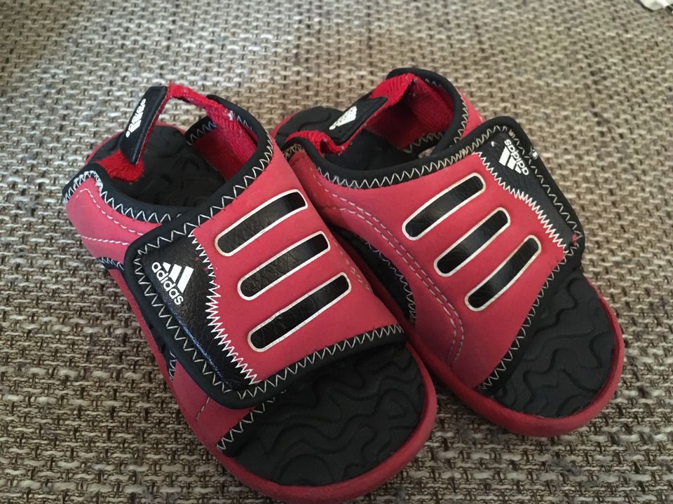 Kinder Badeschuhe Adidas in Stahnsdorf