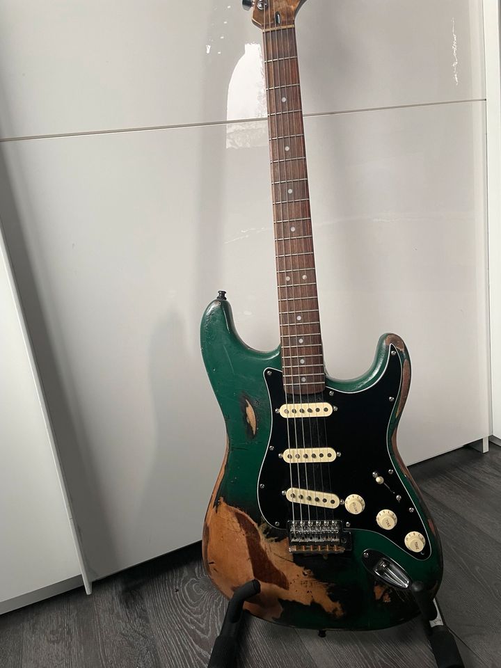 Squier DIY Custom E  Gitarre Strat in Mühlacker